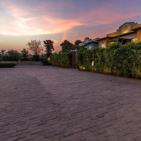 Downtown Resorts Nh8 Dhāruhera Buitenkant foto